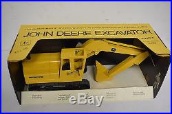 1/16 John Deere Tracked excavator in old slick box, New in Box by Ertl very nice