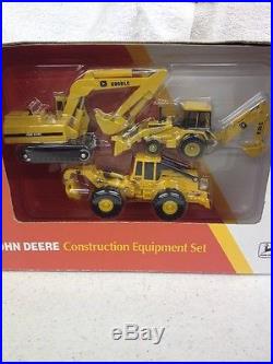 1/64 John Deere Construction Set With Log Skidder, Backhoe, Excavator