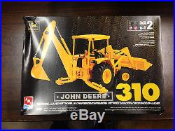 AMT ERTL John Deere 310 Tractor Excavator NIB 1/25 15043 NIB 1999