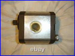 AT125498 John Deere Deer Rotary Hydraulic Transmission Charge Pump 690D AT112725
