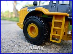 Deere 824K alloy shovel excavator truck model toy 1-50
