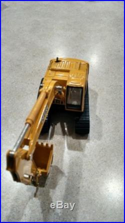 ERTL John Deere 200LC 1/50th scale Crane Excavator Diecast Toy Replica