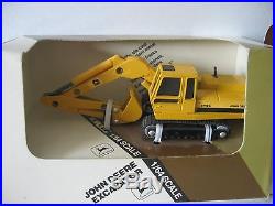 Ertl 1/64 scale, John Deere excavator, Bulldozer NIB