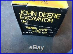 JOHN DEERE 690 EXCAVATOR NEW in BOX ERTL Vintage Farm Toys JD Construction