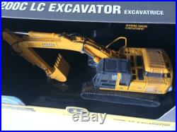 John Deere 200 CLC excavator by Ertl 1-50