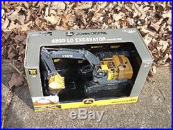 John Deere 450D Excavator Toy diecast new still in box 1/50, 2009