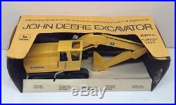 John Deere Model 690 Excavator Construction Tractor DieCast by ERTL 1/25 Nice