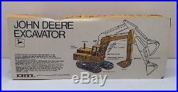 John Deere Model 690 Excavator Construction Tractor DieCast by ERTL 1/25 Nice