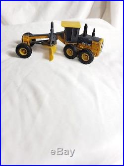 Vintage John Deere Toy Tractor Excavator Collectable 164